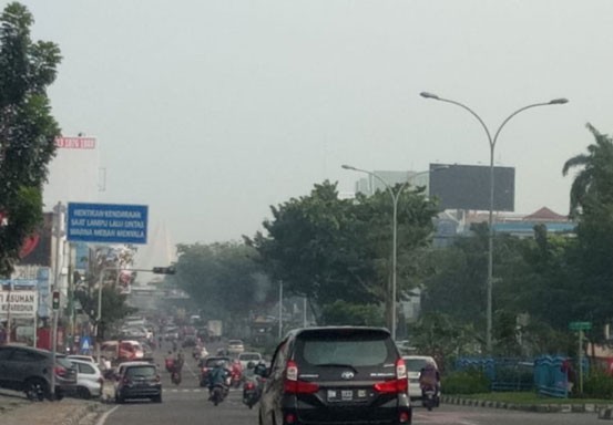 Pekanbaru Hari Ini Diselimuti Asap Tipis Polusi Udara Pekanbaru Hari Ini Diselimuti Asap Tipis Polusi Udarai