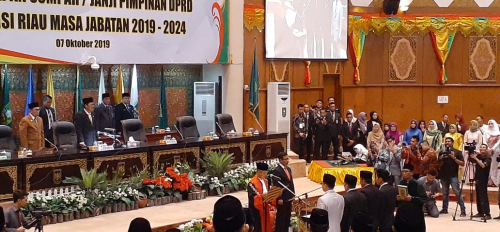 Rapat Paripurna DPRD Riau, Empat Pimpinan DPRD Riau Periode 2019-2024 Resmi Dilantik Rapat Paripurna DPRD Riau, Empat Pimpinan DPRD Riau Periode 2019-2024 Resmi Dilantiki