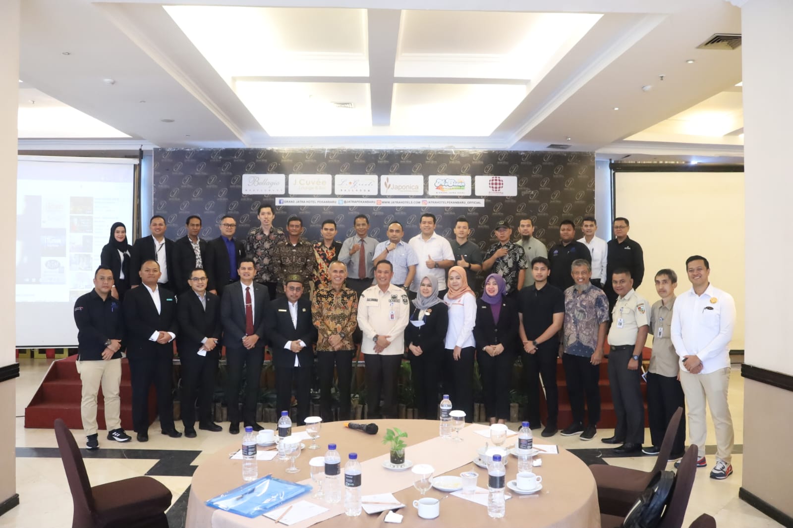 Kepala Bapenda Pekanbaru Alek Kurniawan Hadiri Undangan Coffe Morning Bersama PHRI Kepala Bapenda Pekanbaru Alek Kurniawan Hadiri Undangan Coffe Morning Bersama PHRIi