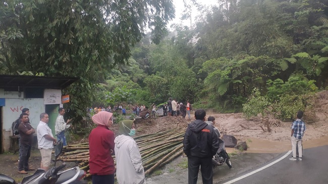 Longsor di Limapuluh Kota, Jalan Sumbar – Riau Putus Longsor di Limapuluh Kota, Jalan Sumbar – Riau Putusi