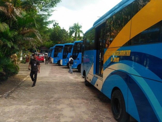 Bus TMP Kembali Beroperasi, Karyawan: Tolonglah Bayarkan Gaji Kami Bus TMP Kembali Beroperasi, Karyawan: Tolonglah Bayarkan Gaji Kamii