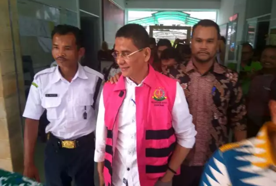 Mantan Kadis Pendidikan Kampar, Nasrul Akhirnya Ditahan Kejari Mantan Kadis Pendidikan Kampar, Nasrul Akhirnya Ditahan Kejarii