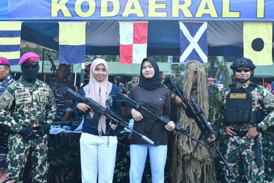 TNI Fair 2025 di Medan, Warga Padati Pameran Alutsista hingga Bazar Murah TNI Fair 2025 di Medan, Warga Padati Pameran Alutsista hingga Bazar Murahi