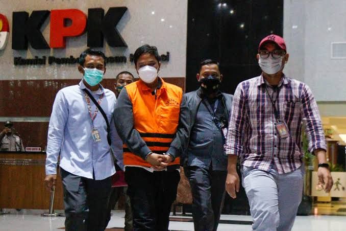 KPK Pindahkan Bupati Kuansing Nonaktif Andi Putra ke Rutan Pekanbaru KPK Pindahkan Bupati Kuansing Nonaktif Andi Putra ke Rutan Pekanbarui