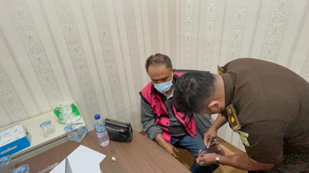 1 Orang Kembali Ditetapkan Sebagai Tersangka dalam Perkara BAKTI Kementerian Komunikasi dan Informatika 1 Orang Kembali Ditetapkan Sebagai Tersangka dalam Perkara BAKTI Kementerian Komunikasi dan Informatikai