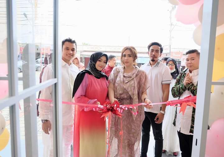 Yohana, Gadis Muda Asal Riau Raup Kekayaan Miliaran Rupiah Berkat MS Glow Yohana, Gadis Muda Asal Riau Raup Kekayaan Miliaran Rupiah Berkat MS Glowi