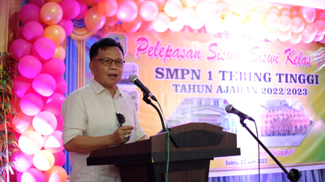 Plt. Bupati H. Asmar Hadiri Perpisahan Siswa SMPN 1 Tebingtinggi Plt. Bupati H. Asmar Hadiri Perpisahan Siswa SMPN 1 Tebingtinggii
