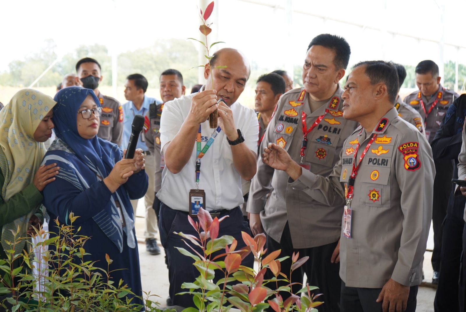 Gelar Operasional di Polres Pelalawan, Kapolda Riau Irjen Iqbal : Pahami Mekanisme Perusahaan Untuk Lakukan Strategi Pengamanan Kepolisian. Gelar Operasional di Polres Pelalawan, Kapolda Riau Irjen Iqbal : Pahami Mekanisme Perusahaan Untuk Lakukan Strategi Pengamanan Kepolisian.i
