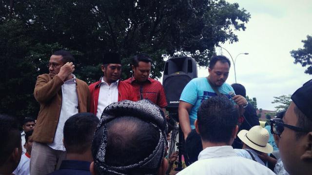 DPRD Riau Didemo Ribuan Supir Taksi Online, Ini Tuntutannya DPRD Riau Didemo Ribuan Supir Taksi Online, Ini Tuntutannyai
