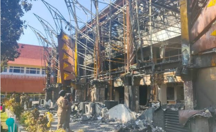 Gedung MPP Yang Terbakar Segera Dirubuhkan, Pengerjaan Butuh Waktu 4 Bulan Gedung MPP Yang Terbakar Segera Dirubuhkan, Pengerjaan Butuh Waktu 4 Bulani