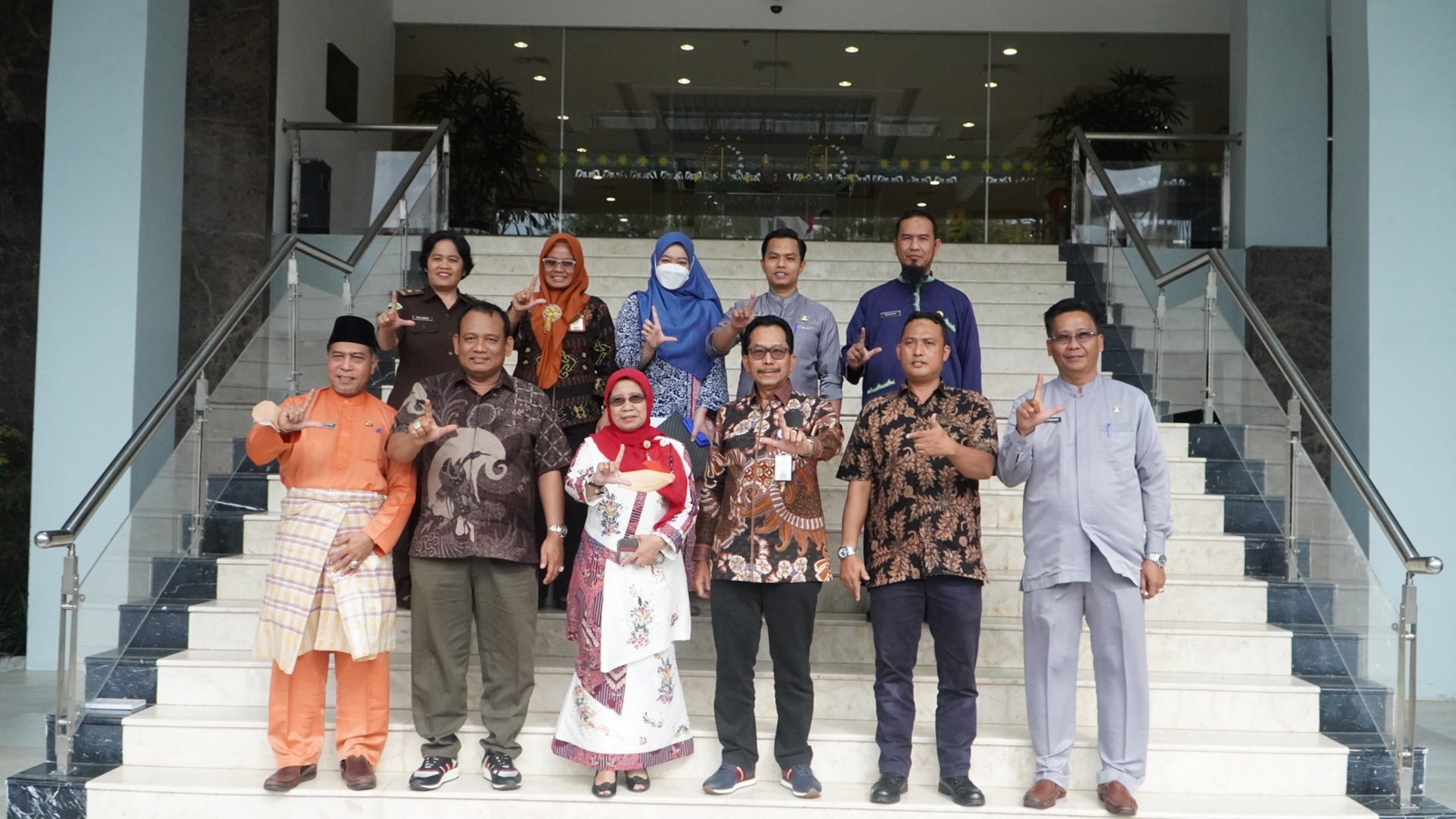 WAKIL KEPALA KEJAKSAAN TINGGI RIAU MENERIMA KUNJUNGAN KERJA DARIPADA KEPALA DINAS PERPUSTAKAAN DAN KEARSIPAN PROVINSI RIAU