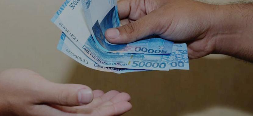 Oknum Sekcam di Pekanbaru Tertangkap Tangan Lakukan Pungli Oknum Sekcam di Pekanbaru Tertangkap Tangan Lakukan Punglii