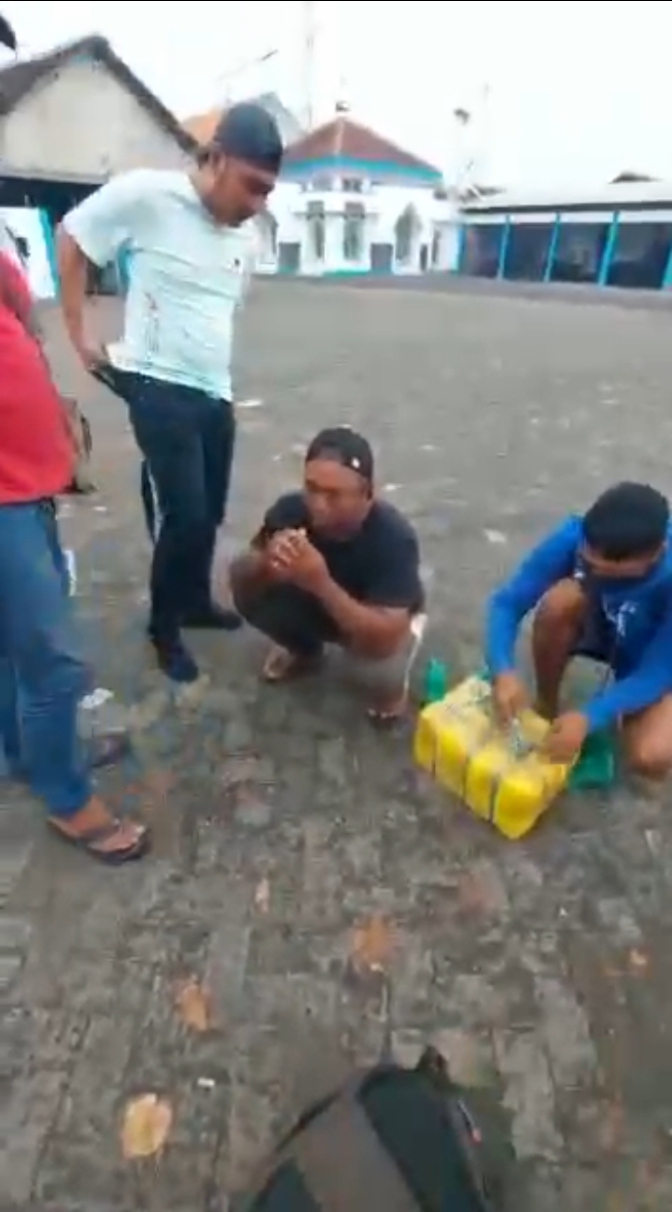 Penangkapan Pengiriman Detonator/Bahan Peledak Yang Akan Siap Diledakkan Penangkapan Pengiriman Detonator/Bahan Peledak Yang Akan Siap Diledakkani