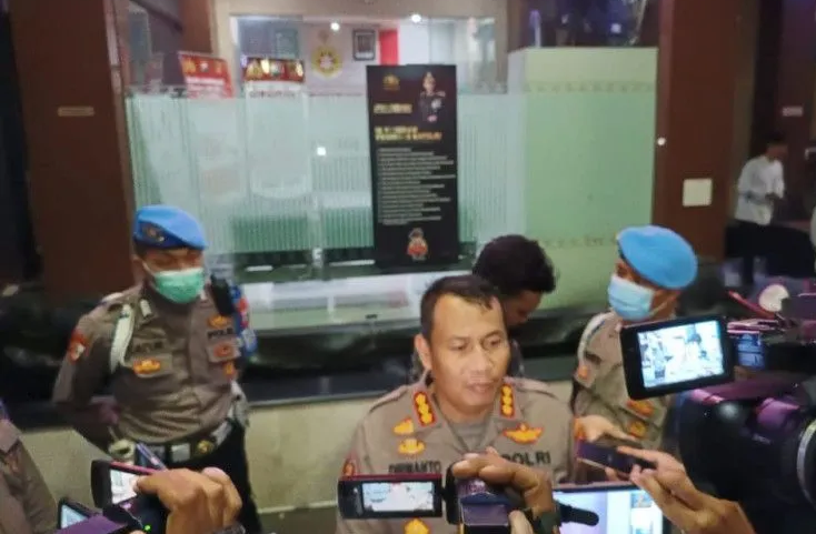 Polisi Tahan Putra Kiai Jombang Tersangka Pencabulan Polisi Tahan Putra Kiai Jombang Tersangka Pencabulani