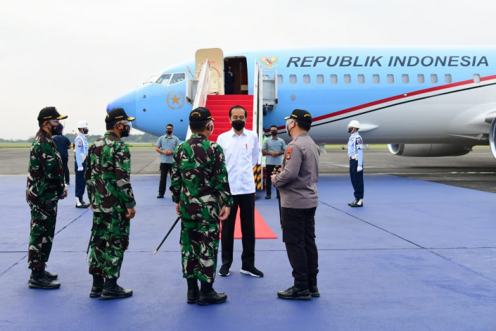 Presiden Jokowi Bertolak ke Riau Bersama Panglima TNI dan Kapolri Presiden Jokowi Bertolak ke Riau Bersama Panglima TNI dan Kapolrii
