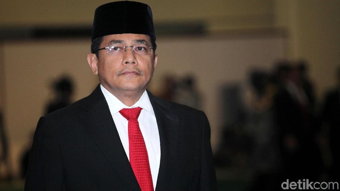 Sekjen DPR Konfirmasi Naskah Final UU Cipta Kerja Jadi 812 Halaman Sekjen DPR Konfirmasi Naskah Final UU Cipta Kerja Jadi 812 Halamani