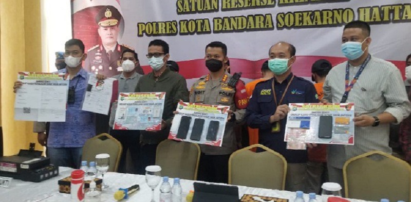 Jadi Calo Surat Antigen Palsu, Oknum Petugas Avsec Bandara Soetta Ditangkap Polisi Jadi Calo Surat Antigen Palsu, Oknum Petugas Avsec Bandara Soetta Ditangkap Polisii