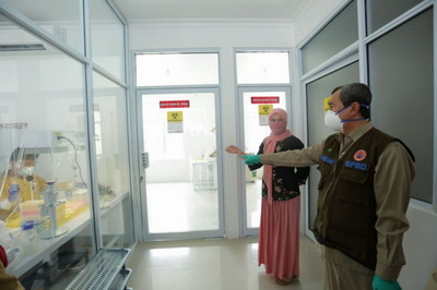 Gubri Tinjau Laboratorium Biomolekuler RSUD Arifin Achmad Gubri Tinjau Laboratorium Biomolekuler RSUD Arifin Achmadi