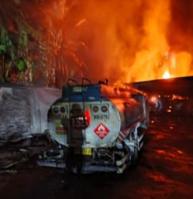Gudang di Jalan Palas Mekar Terbakar, Diduga Jadi Tempat Penimbunan Solari