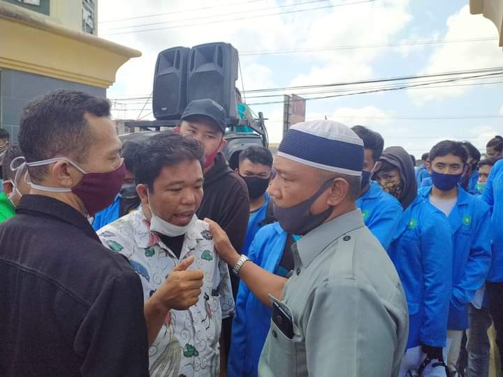 Rektor UIN Suska Riau Dicopot, Abu Nazar : Keputusan Kemenag Sudah Tepat Rektor UIN Suska Riau Dicopot, Abu Nazar : Keputusan Kemenag Sudah Tepati