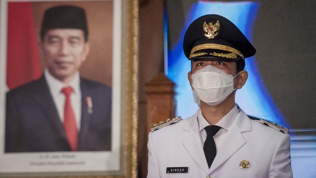 Gibran Buka Aduan di Medsos: Ada Warga Lapor Aspal Bolong Gibran Buka Aduan di Medsos: Ada Warga Lapor Aspal Bolongi