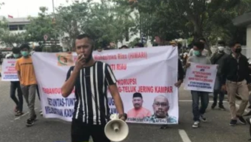 Demo di Kejati Riau, Himari Desak Tuntaskan Kasus Korupsi Jalan di Kampar Demo di Kejati Riau, Himari Desak Tuntaskan Kasus Korupsi Jalan di Kampari