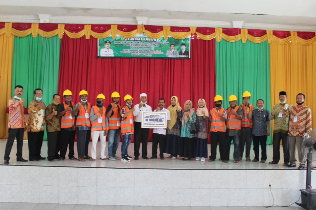 Kades Tanah Merah Syahrul Amri Berhasil Terima Program Pembangunan Rp. 1 Milyar Kades Tanah Merah Syahrul Amri Berhasil Terima Program Pembangunan Rp. 1 Milyari