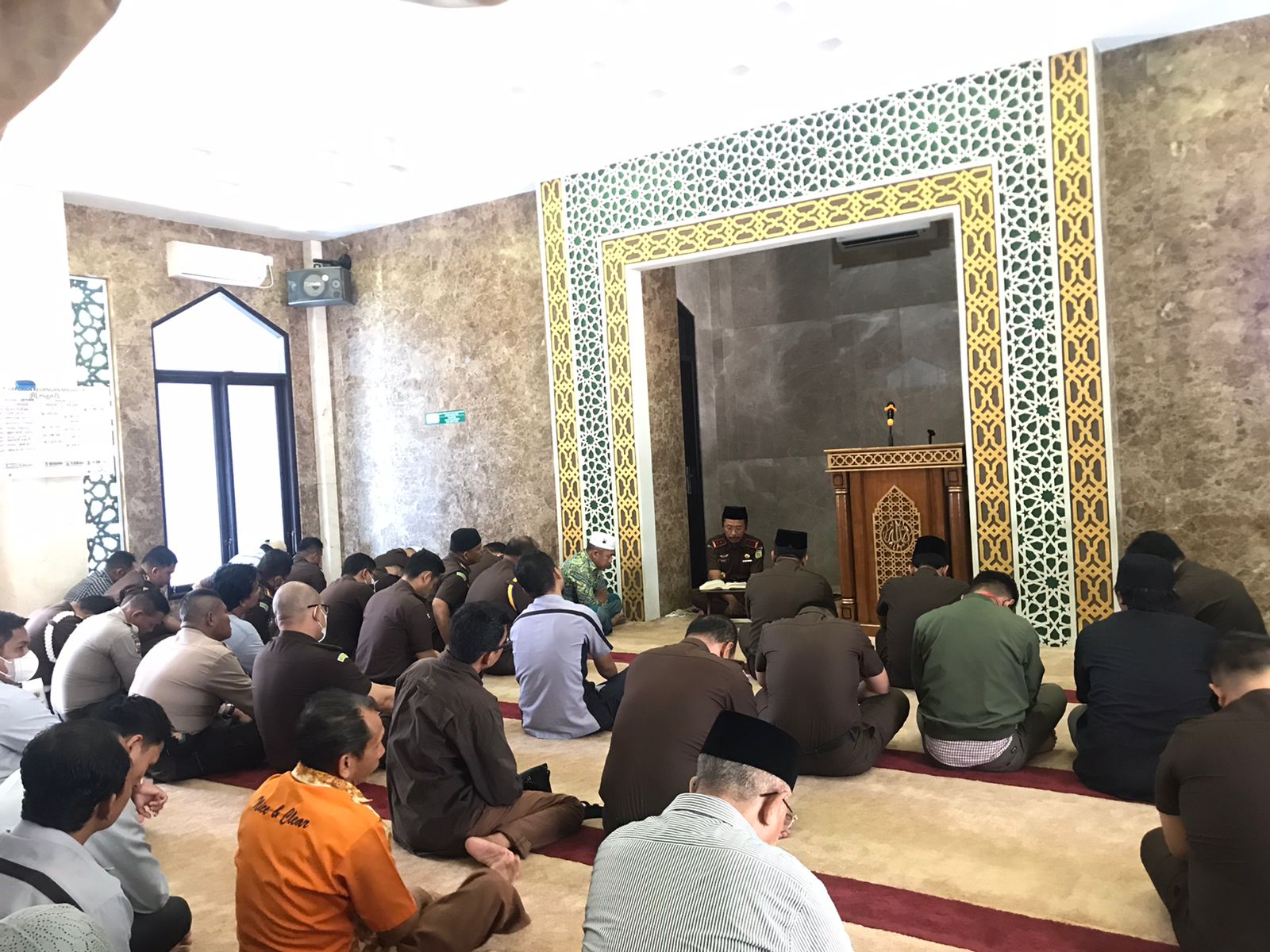 TAUSIYAH BA’DA DZUHUR YANG DISAMPAIKAN OLEH KAJATI RIAU DR. SUPARDI TAUSIYAH BA’DA DZUHUR YANG DISAMPAIKAN OLEH KAJATI RIAU DR. SUPARDIi