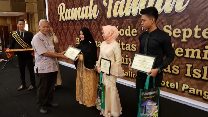 Aziun: Buktikan Kalau UIR Bukan Kampus Kacangan