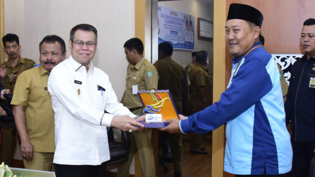 Plt. Bupati Bengkalis Ajak Masyarakat Sukseskan Sensus Penduduk Online 2020 Plt. Bupati Bengkalis Ajak Masyarakat Sukseskan Sensus Penduduk Online 2020i