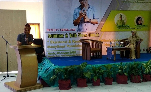 Akademisi Rocky Gerung Sampaikan Orasi Ilmiah Akal Sehat di Rohul