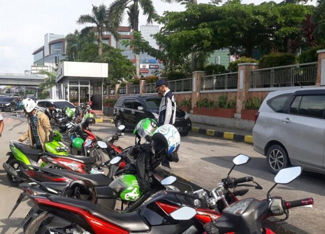 Dinas Perhubungan Pekanbaru Sulit Atasi Parkir Liar Dinas Perhubungan Pekanbaru Sulit Atasi Parkir Liari