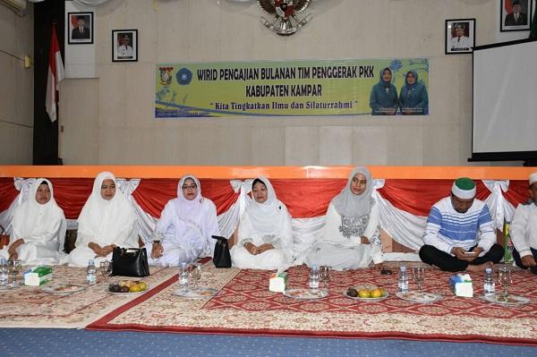 TP PKK Kampar Gelar Wirid Pengajian di Rumah Dinas Bupati