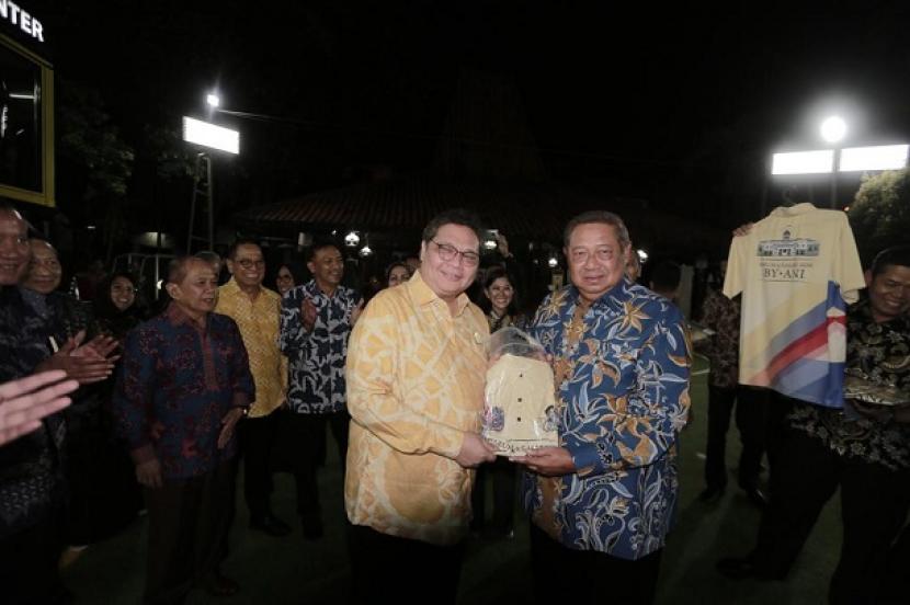 Airlangga Laporkan Hasil Pertemuan dengan SBY ke Jokowi Airlangga Laporkan Hasil Pertemuan dengan SBY ke Jokowii