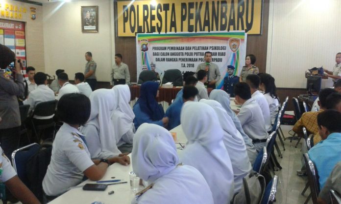 Polresta Pekanbaru Bina Pelajar Berprestasi Untuk Jadi Polisii