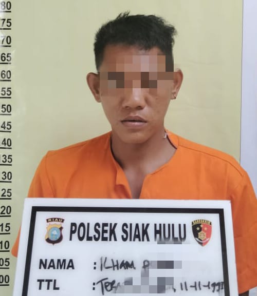 Pelaku Pencurian di Teratak Buluh Siak Hulu Ini Dijemput Polisi Kerumahnya Pelaku Pencurian di Teratak Buluh Siak Hulu Ini Dijemput Polisi Kerumahnyai