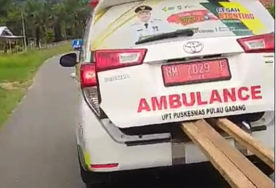 Mobil Ambulance Puskesmas UPT Pulau Gadang, Bukannya Dipakai Angkut Pasien, Tetapi Malah Digunakan Angkut Kayu Mobil Ambulance Puskesmas UPT Pulau Gadang, Bukannya Dipakai Angkut Pasien, Tetapi Malah Digunakan Angkut Kayui