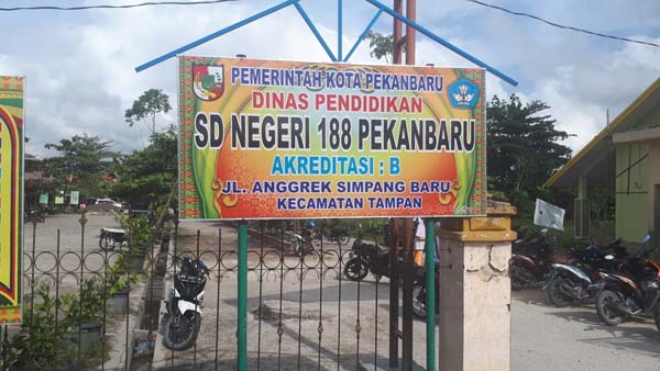 10 Siswa Siswi SD 188 Mendapat Bantuan GNOTA. 10 Siswa Siswi SD 188 Mendapat Bantuan GNOTA.i