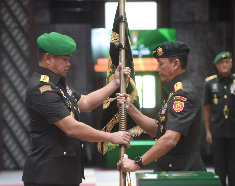 Kasad Pimpin Sertijab Delapan Jabatan Strategis di TNI AD, Fokus Peningkatan Profesionalisme dan Sinergi Kasad Pimpin Sertijab Delapan Jabatan Strategis di TNI AD, Fokus Peningkatan Profesionalisme dan Sinergii