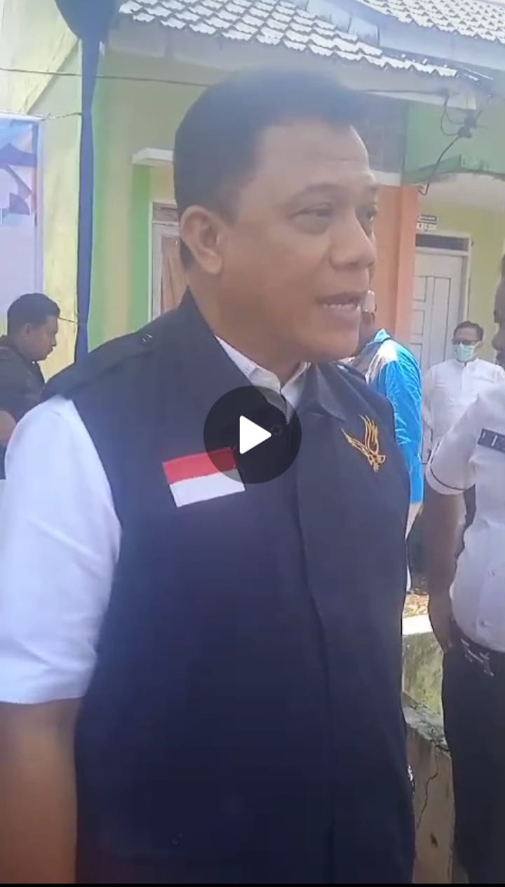 Direktur Penyidikan BPOM RI,Brigjen Pol Drs.Azis Saputra Minta Pelaku Peracik Jamu Ilegal di Kampar Menyerahkan Diri Direktur Penyidikan BPOM RI,Brigjen Pol Drs.Azis Saputra Minta Pelaku Peracik Jamu Ilegal di Kampar Menyerahkan Dirii