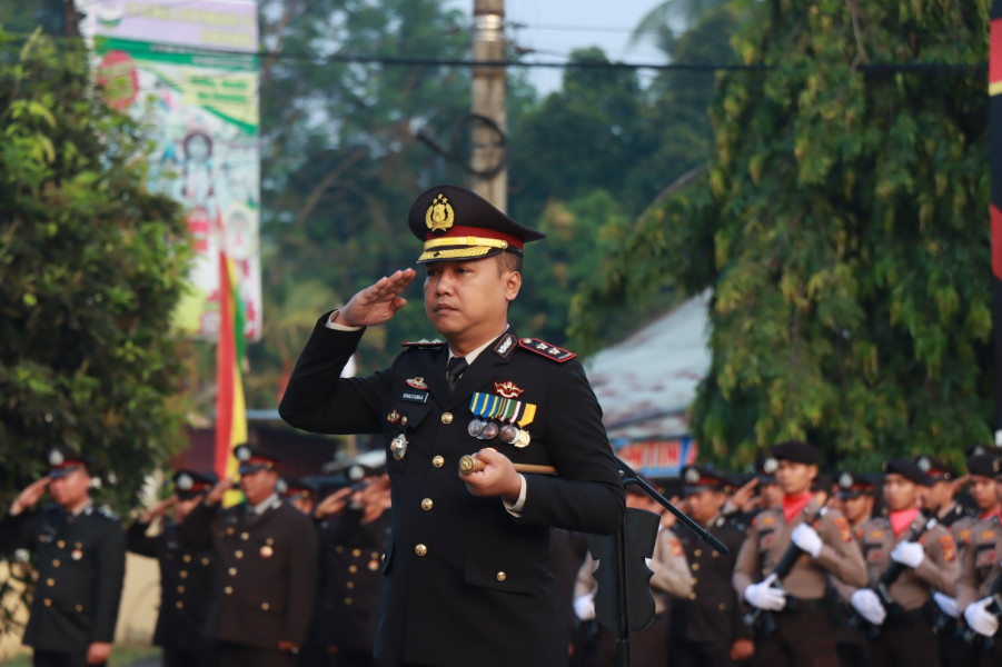 Kapolres Kampar Pimpin Upacara Pengibaran Bendera Merah Putih di HUT RI ke-79 Kapolres Kampar Pimpin Upacara Pengibaran Bendera Merah Putih di HUT RI ke-79i