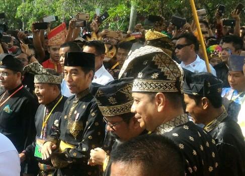 Masyarakat Riau Kecewa, Datang ke Riau Namun Presiden Jokowi Tak Sempatkan Tinjau Lokasi Banjir