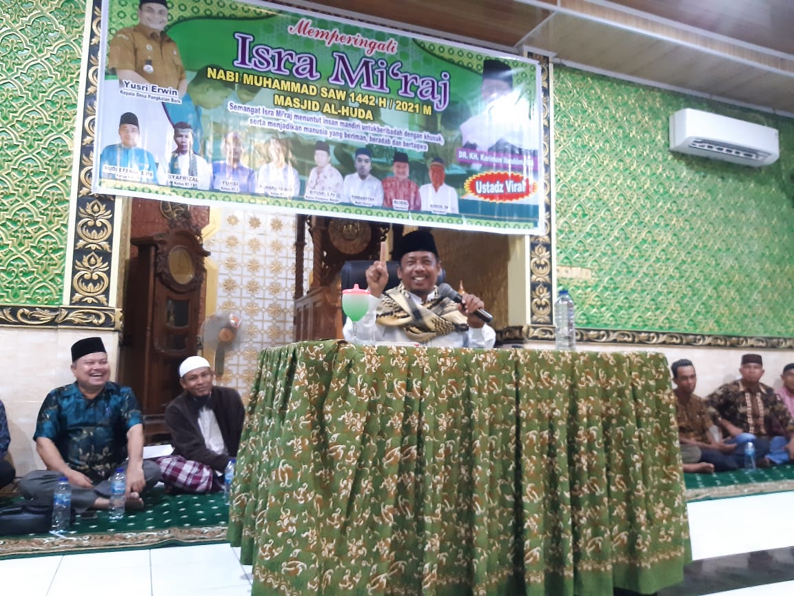 Ustad Kariman Ibrahim Isi Tausiyah Isra' Mi'raj di Masjid Al-Huda Pangkalan Baru Ustad Kariman Ibrahim Isi Tausiyah Isra' Mi'raj di Masjid Al-Huda Pangkalan Barui