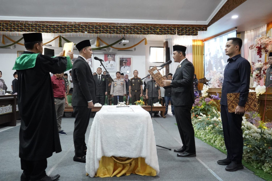 Aldiko Putra Dilantik Jadi Anggota DPRD Kuansing Gantikan Erdizal yang Meninggal Dunia Aldiko Putra Dilantik Jadi Anggota DPRD Kuansing Gantikan Erdizal yang Meninggal Duniai