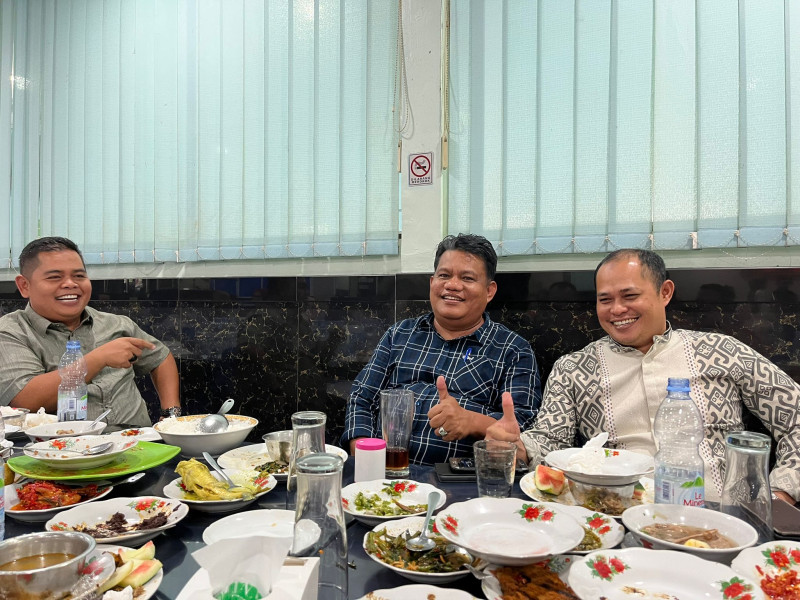 Ketua APDESI Kampar M Haris minta warga Desa Senama Nenek dibebaskan dari tuntutan hukum, segera periksa kejiwaan Abdul Rahaman Chan Ketua APDESI Kampar M Haris minta warga Desa Senama Nenek dibebaskan dari tuntutan hukum, segera periksa kejiwaan Abdul Rahaman Chani