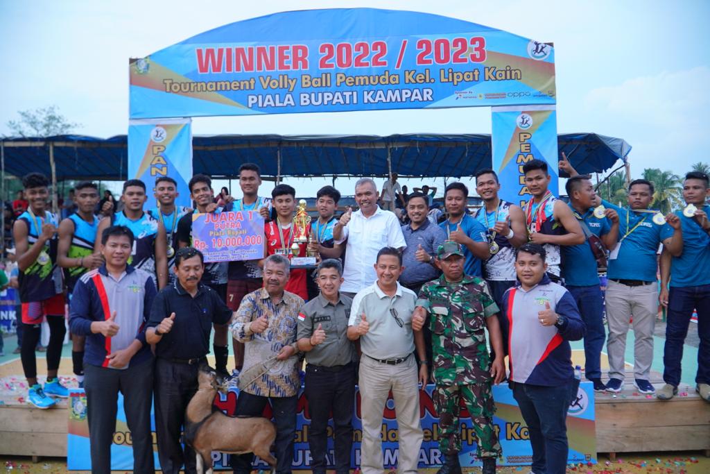 Disaksikan Pj Bupati Kampar, Tim Bola Voli Putra Gema Sukses Raih Juara.i