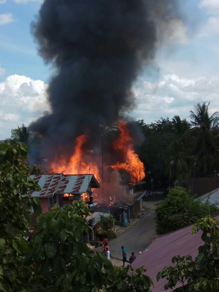Kebakaran Hebat di Palung Raya, 4 Rumah Ludes Diantaranya Rumah Kaur Desa Kebakaran Hebat di Palung Raya, 4 Rumah Ludes Diantaranya Rumah Kaur Desai