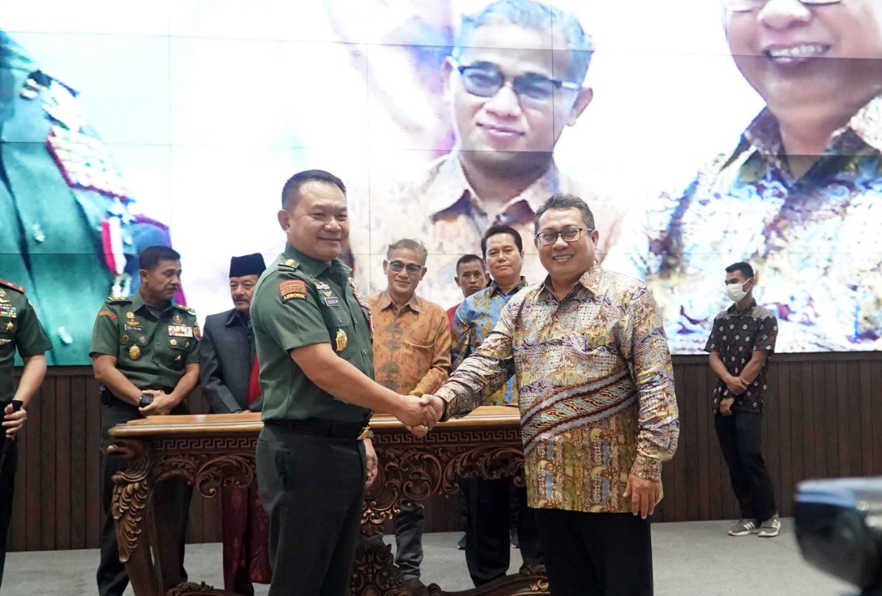 KSAD Jenderal Dudung Abdurachman Minta SMSI Teruskan Kembangkan Jurnalisme Jujur KSAD Jenderal Dudung Abdurachman Minta SMSI Teruskan Kembangkan Jurnalisme Jujuri