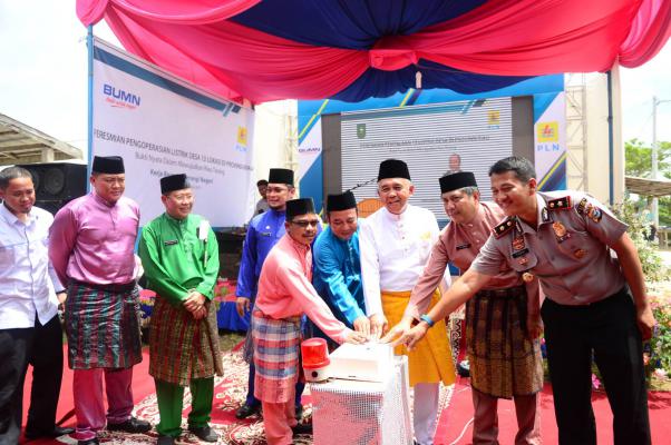 Hore, 13 Desa di Riau Ini Akhirnya Menikmati Arus Listrik Hore, 13 Desa di Riau Ini Akhirnya Menikmati Arus Listriki