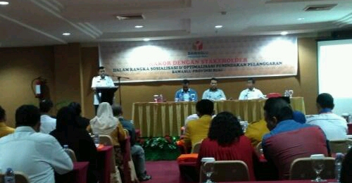 Bawaslu Riau Sosialisasikan Tindak Pelanggaran Pemilu Bawaslu Riau Sosialisasikan Tindak Pelanggaran Pemilui